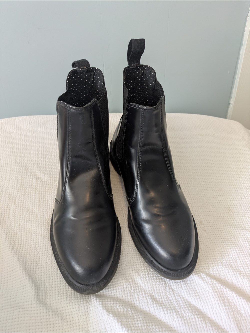 Black Unisex Chelsea Boots - Sleek Slip-On Dress Boots